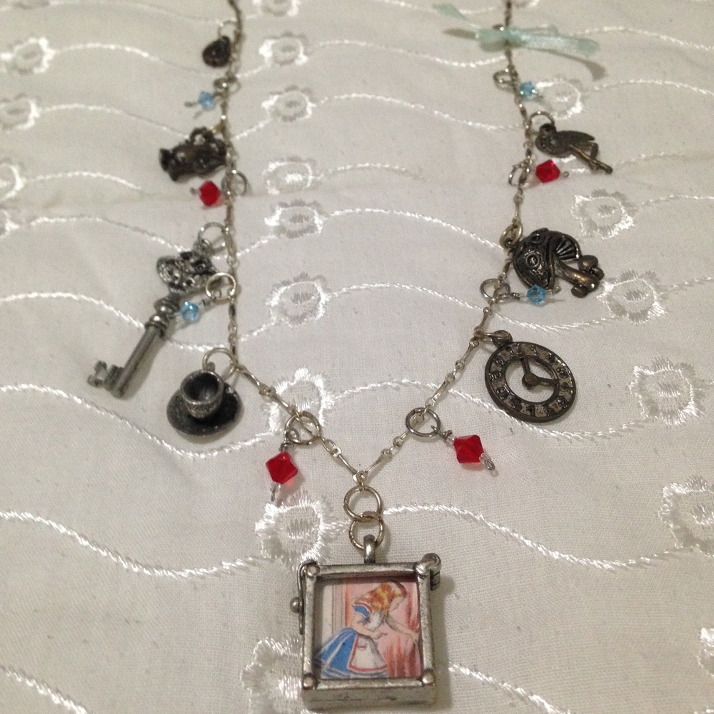 ❗️On Hold❗️Handmade Alice In Wonderland Necklace
